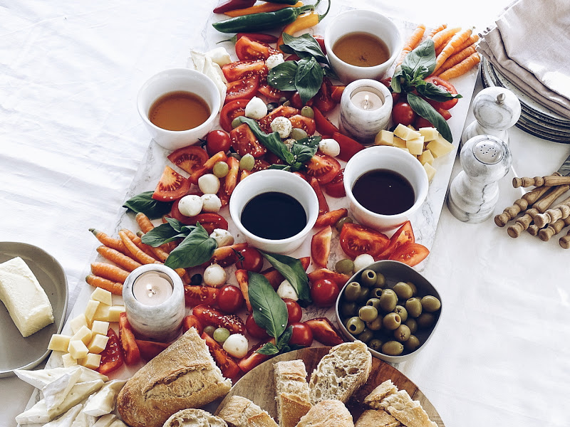 Auf der Mammilade|n-Seite des Lebens | Personal Lifestyle Blog | Rezeptidee | gesundes Essen | Essig Verkostung und Selbstmach-Salatplatte für kommunikative, genussvolle und gemütliche Abende oder Feiern | Try Foods | gedeckter Tisch