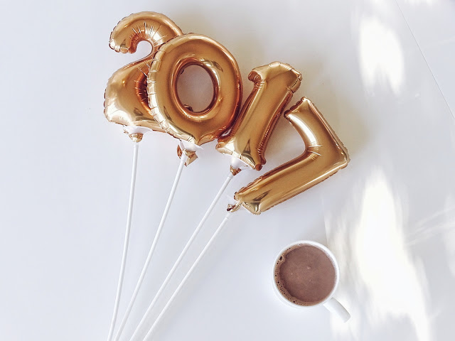 Auf der Mammilade|n-Seite des Lebens | Personal Lifestyle Blog | Wochenlieblinge und Inspirationen | Das neue Jahr | 2017 | goldene Ballons | Mitmachaktion und Linkparty "17 Fragen für 2017"