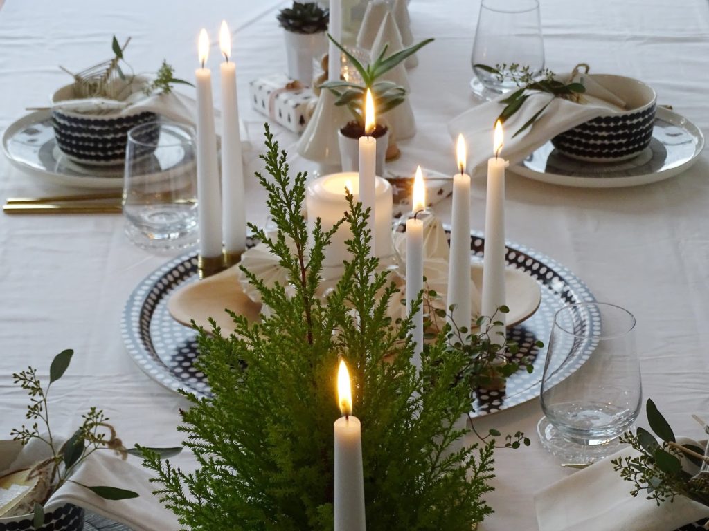 Weihnachtliche, finnisch-inspirierte Tischdeko-Idee - Design-Klassiker von Marimekko, Iittala, Artek - https://mammilade.blogspot.de