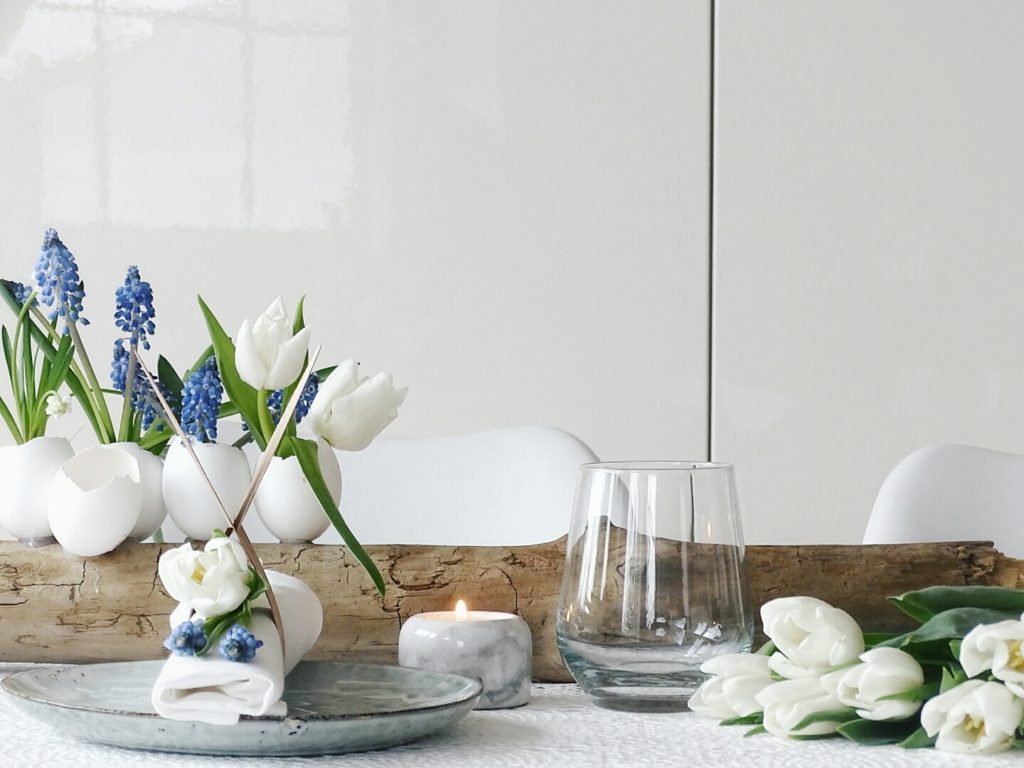 Eierschalen auf Holz als Vasen und Pflanzgefäße für Frühblüher | 20 DIY-Nachmach-Ideen und Rezepte für den März, den Frühling und Ostern | https://mammilade.blogspot.de