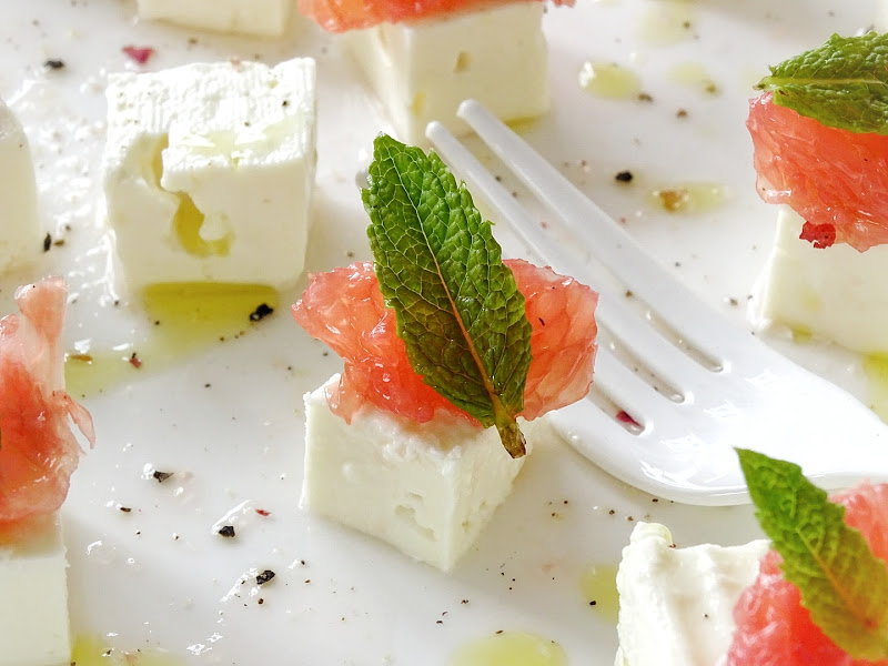 Sommer-Salat-Snack mit Feta, Grapefruit, Minze | 17 + 5 DIY-Nachmach-Ideen und Rezepte für den Juni und Juli | https://mammilade.blogspot.de