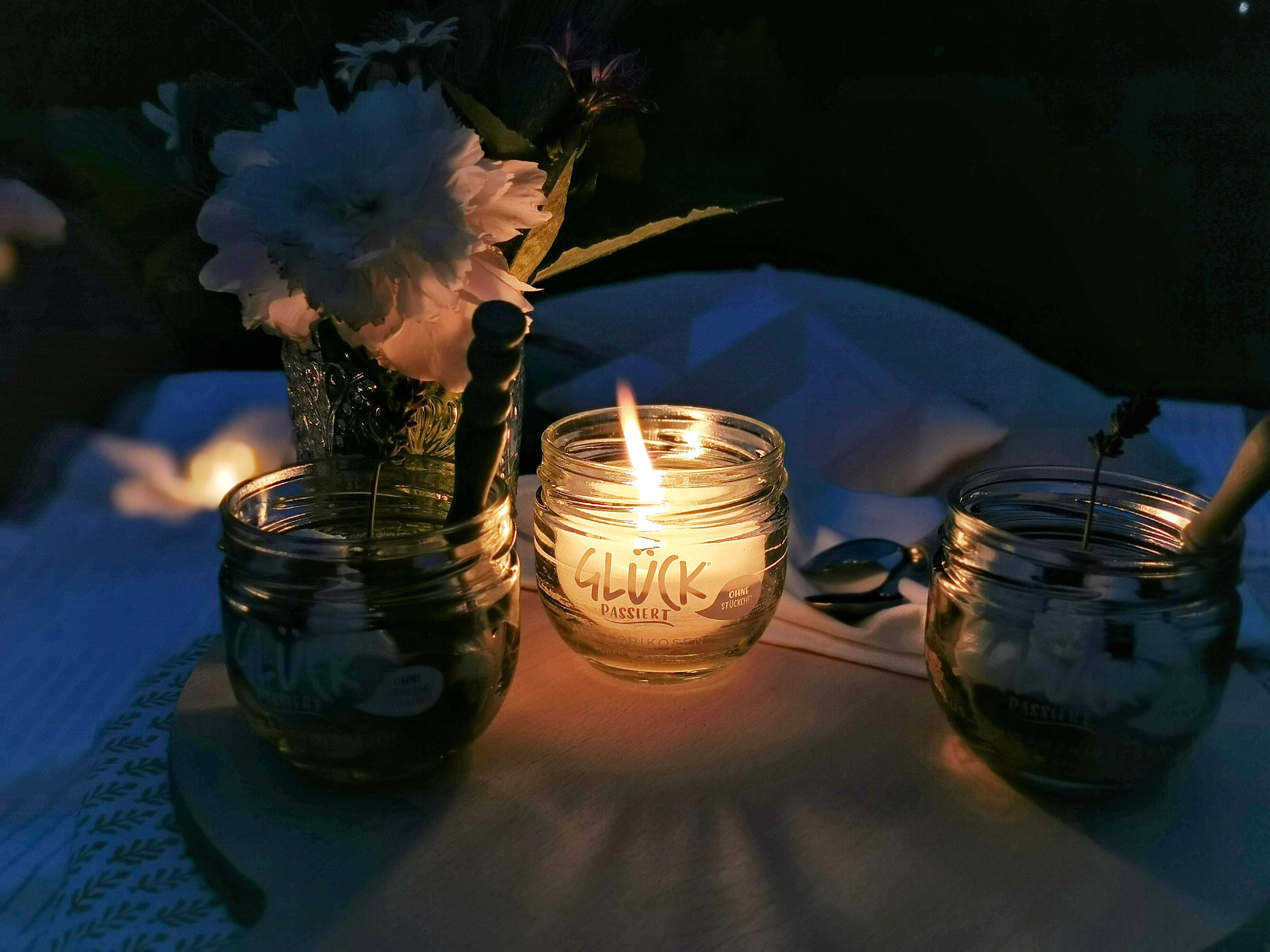 DIY-Kerzen aus Kerzenresten - Upcycling mit schönen Gläsern und praktisch für unterwegs | mammilade.com