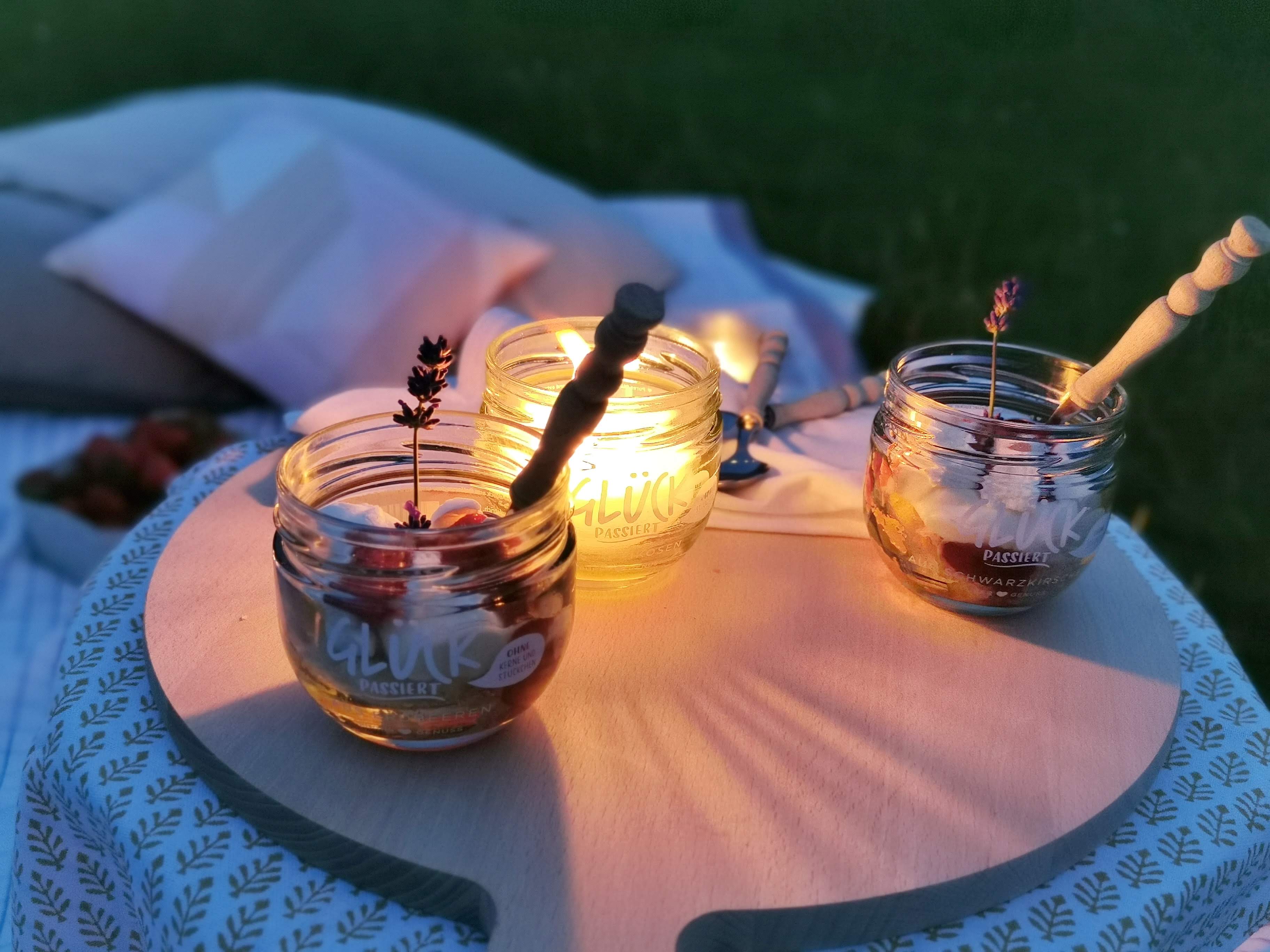 Upcycling mit Gläsern und super für unterwegs: DIY-Kerzen aus Kerzenresten & Eton-Mess-Dessert | mammilade.com