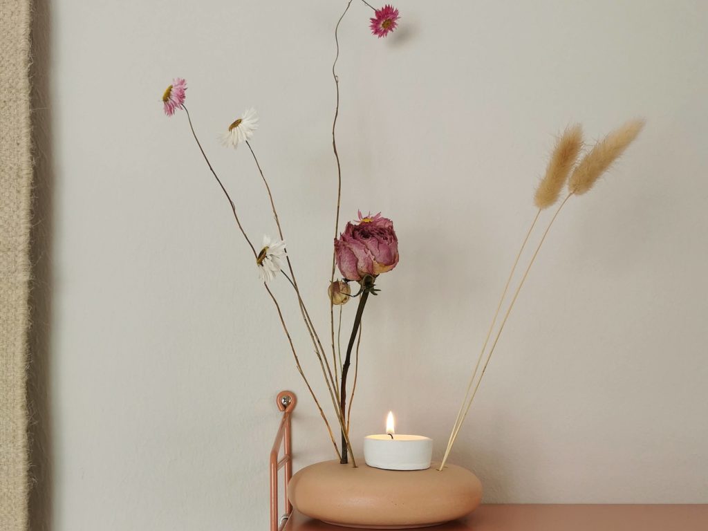 DIY-Kerzenhalter aus Fimo fuer Flowerstone mit Trockenblumen | mammilade.com